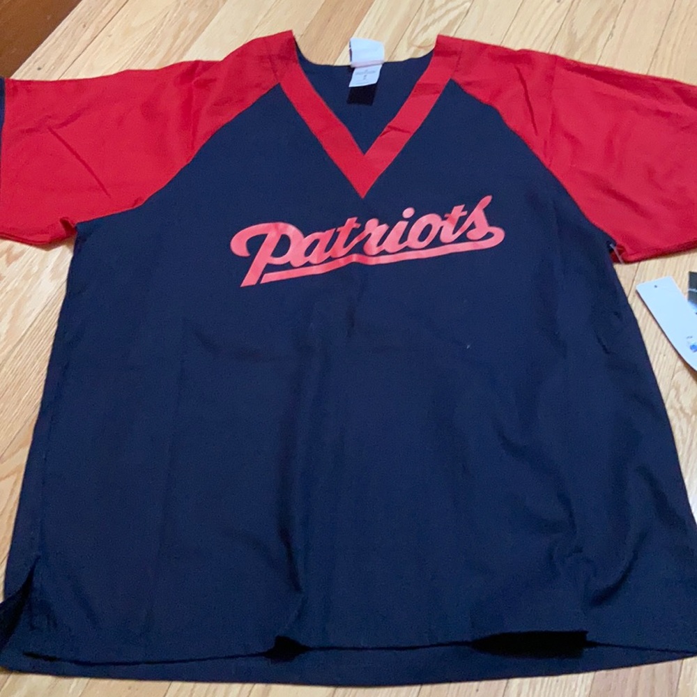 NWT Patriots Scrub Top